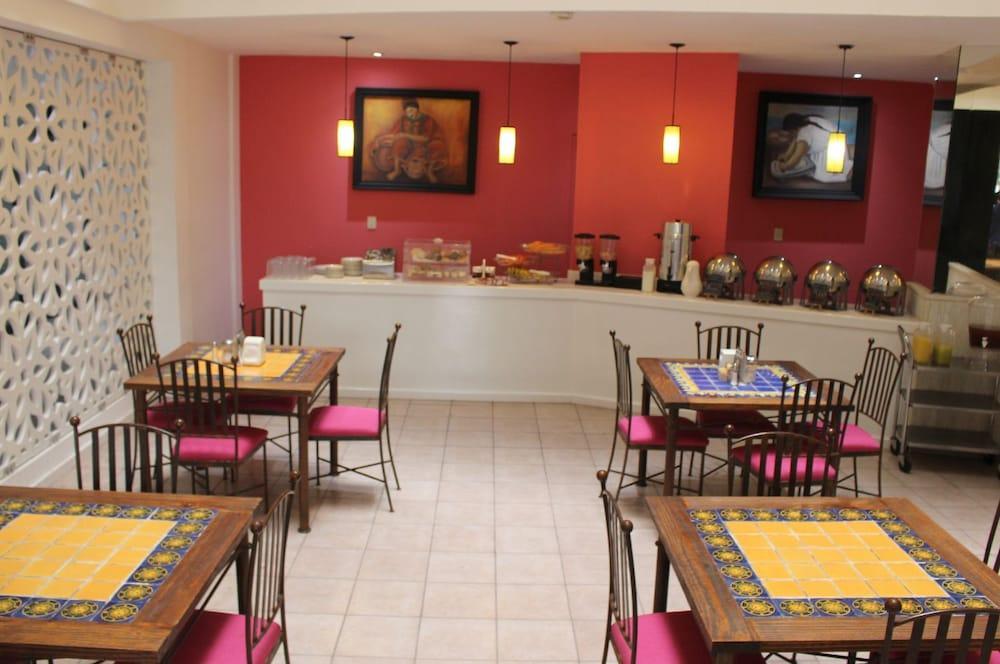 Hotel Real Azteca Boulevard Леон Екстериор снимка