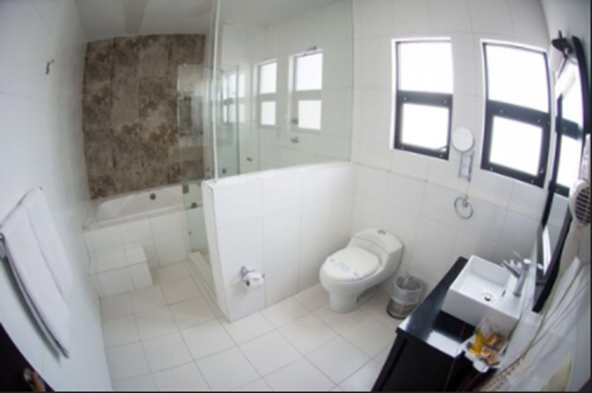 Hotel Real Azteca Boulevard Леон Екстериор снимка