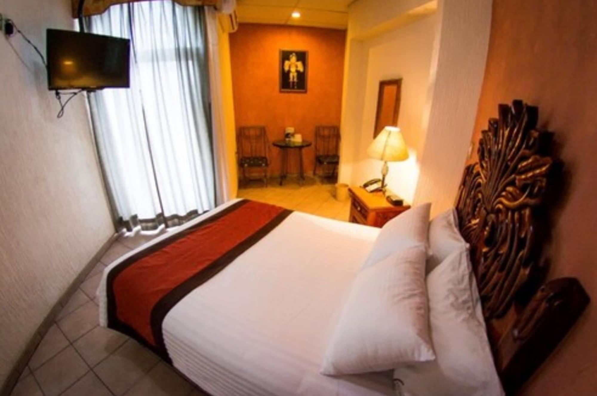 Hotel Real Azteca Boulevard Леон Екстериор снимка