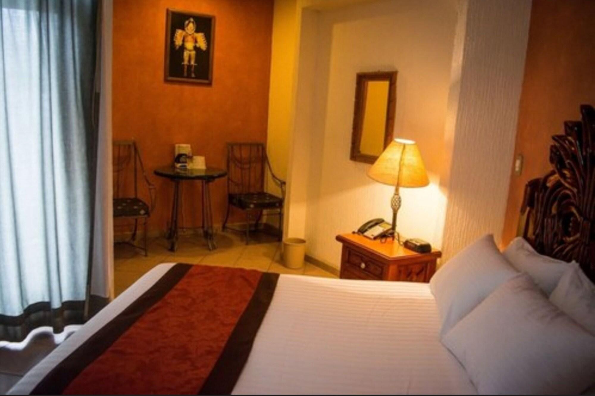 Hotel Real Azteca Boulevard Леон Екстериор снимка