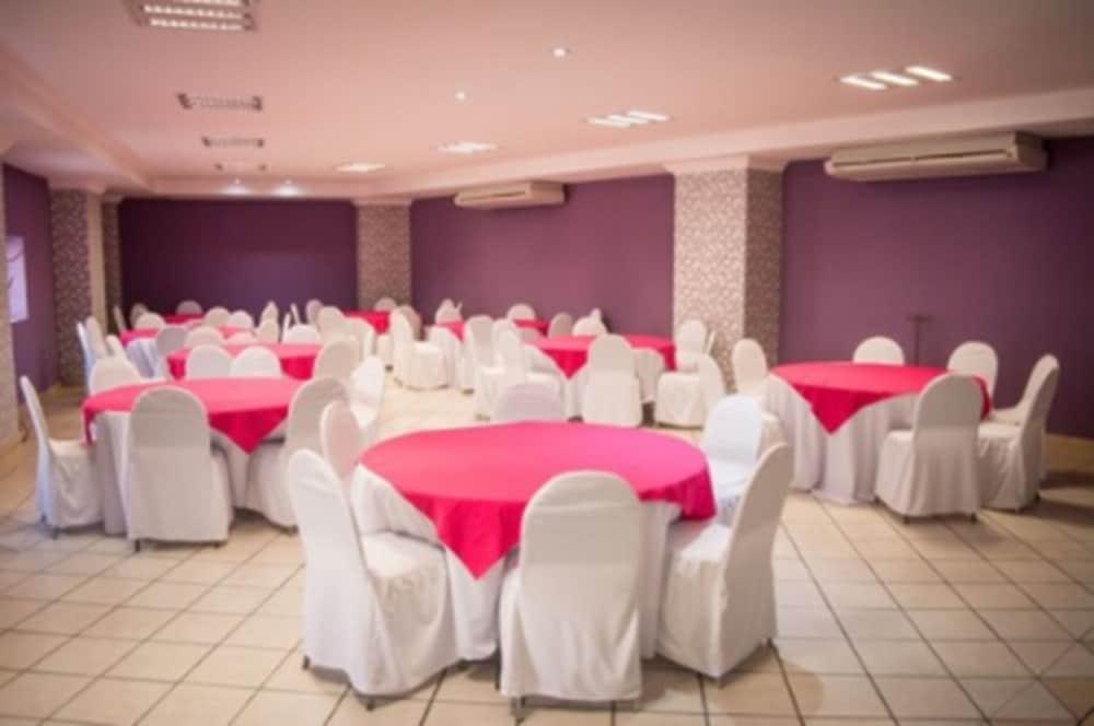 Hotel Real Azteca Boulevard Леон Екстериор снимка