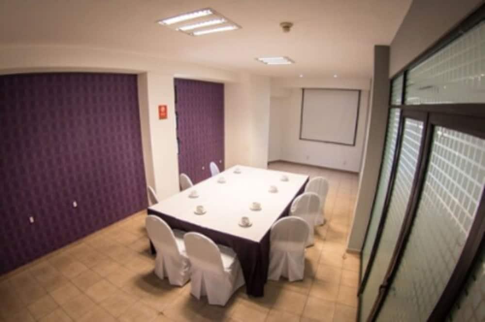 Hotel Real Azteca Boulevard Леон Екстериор снимка