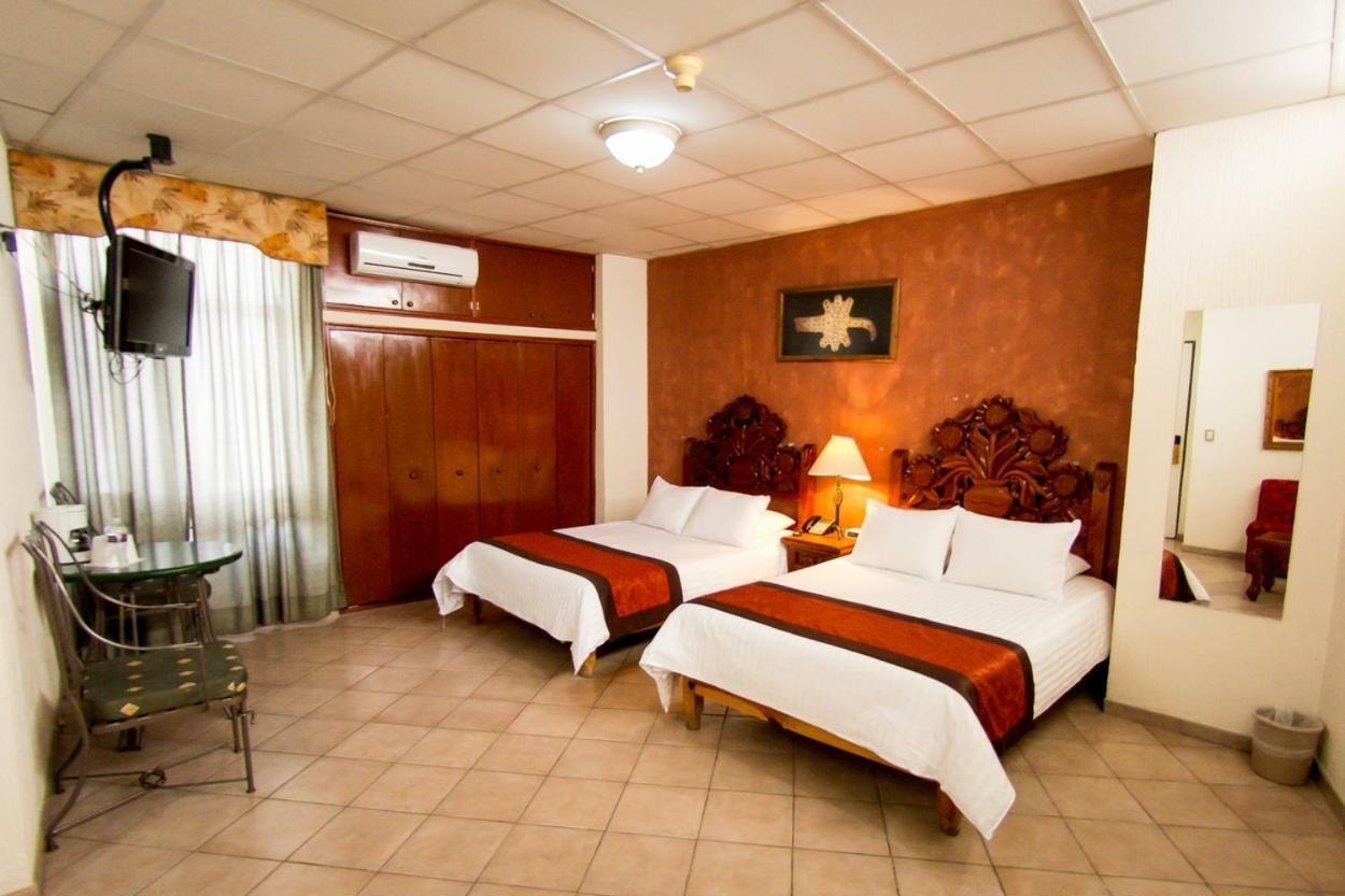 Hotel Real Azteca Boulevard Леон Екстериор снимка